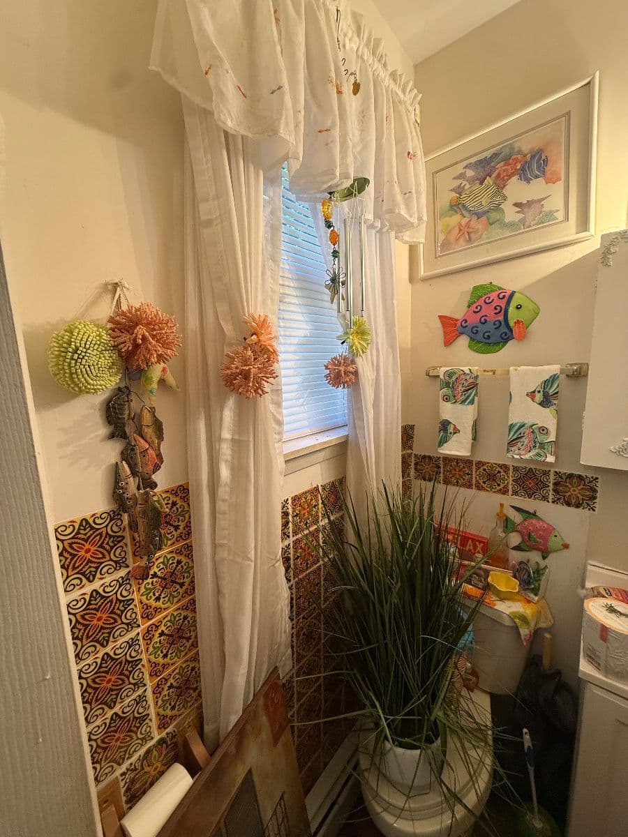 Fully packed house, boat, RV sheds, & basement full hosted by Vintage Market photo 3