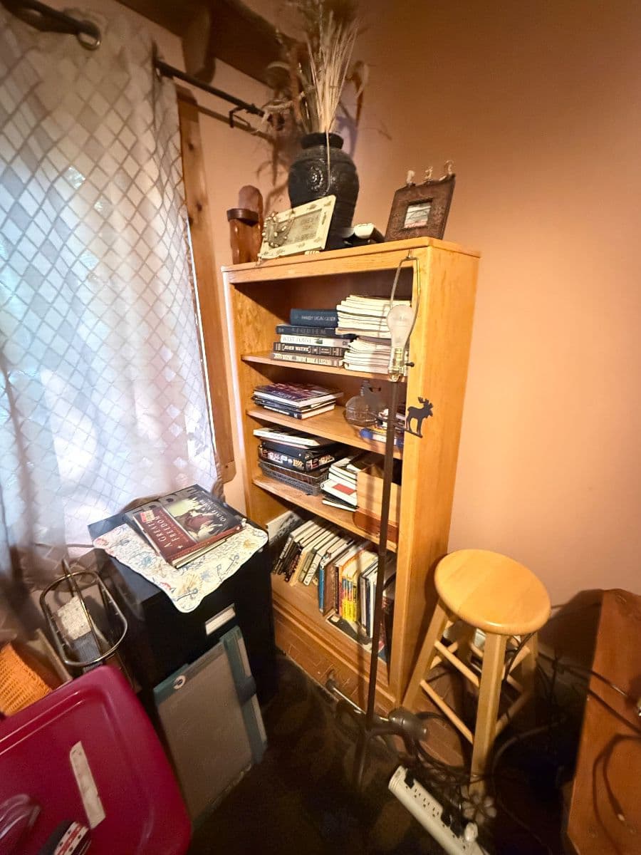 Fully packed house, boat, RV sheds, & basement full hosted by Vintage Market photo 9