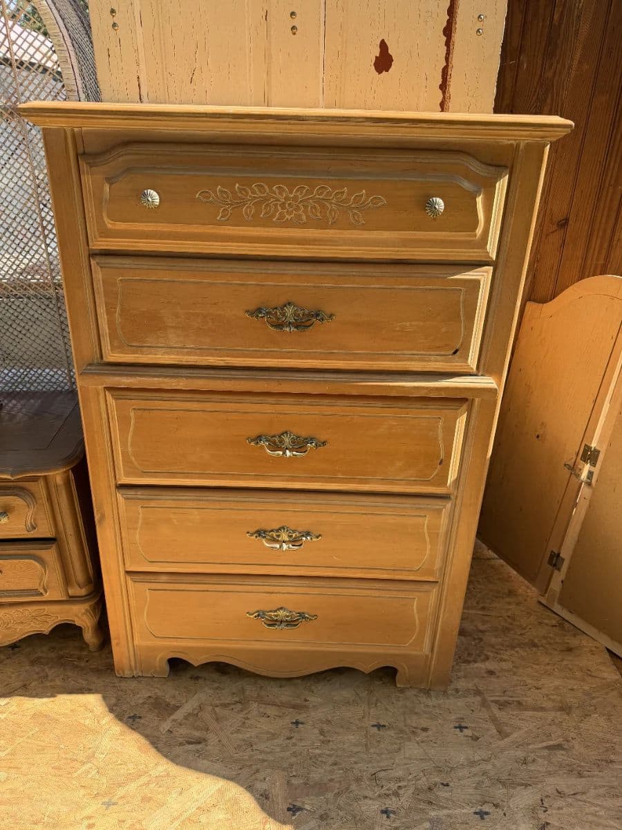 Deceased / Moving Sale photo 12
