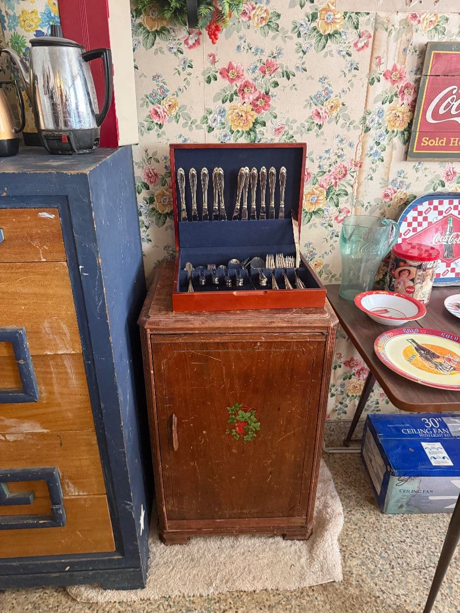 Packed Eclectic Collecters Sale photo 4