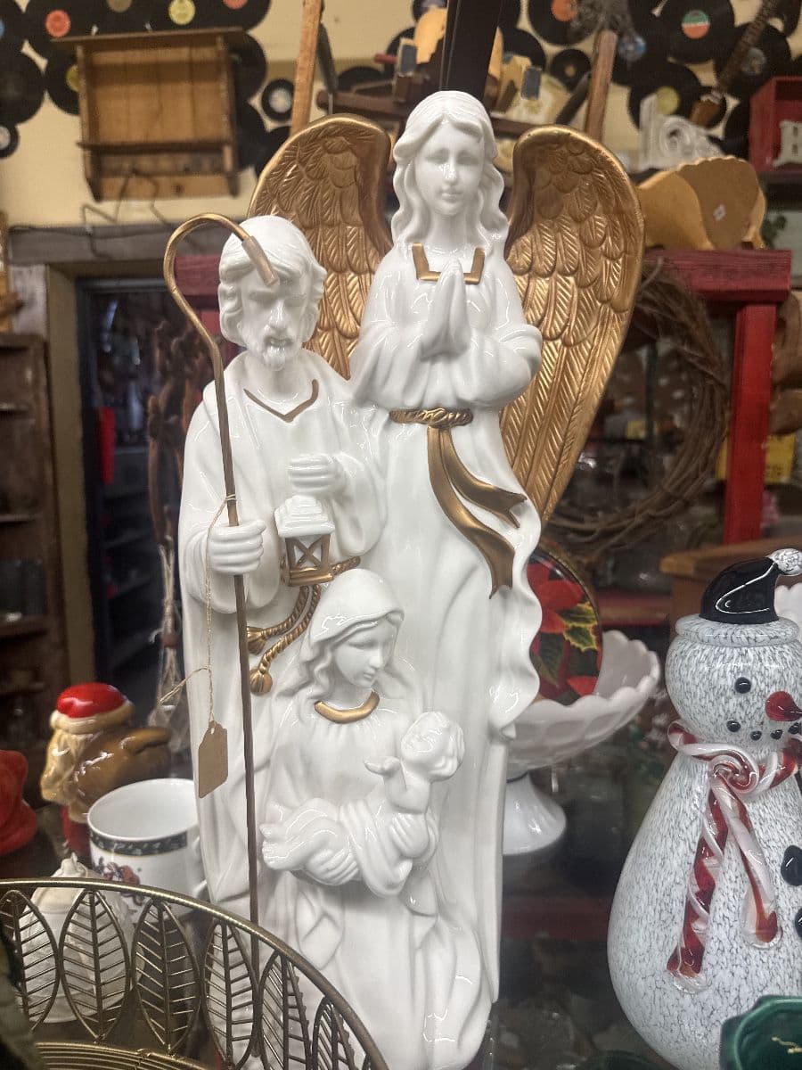 September Stunners Estate Sale photo 12