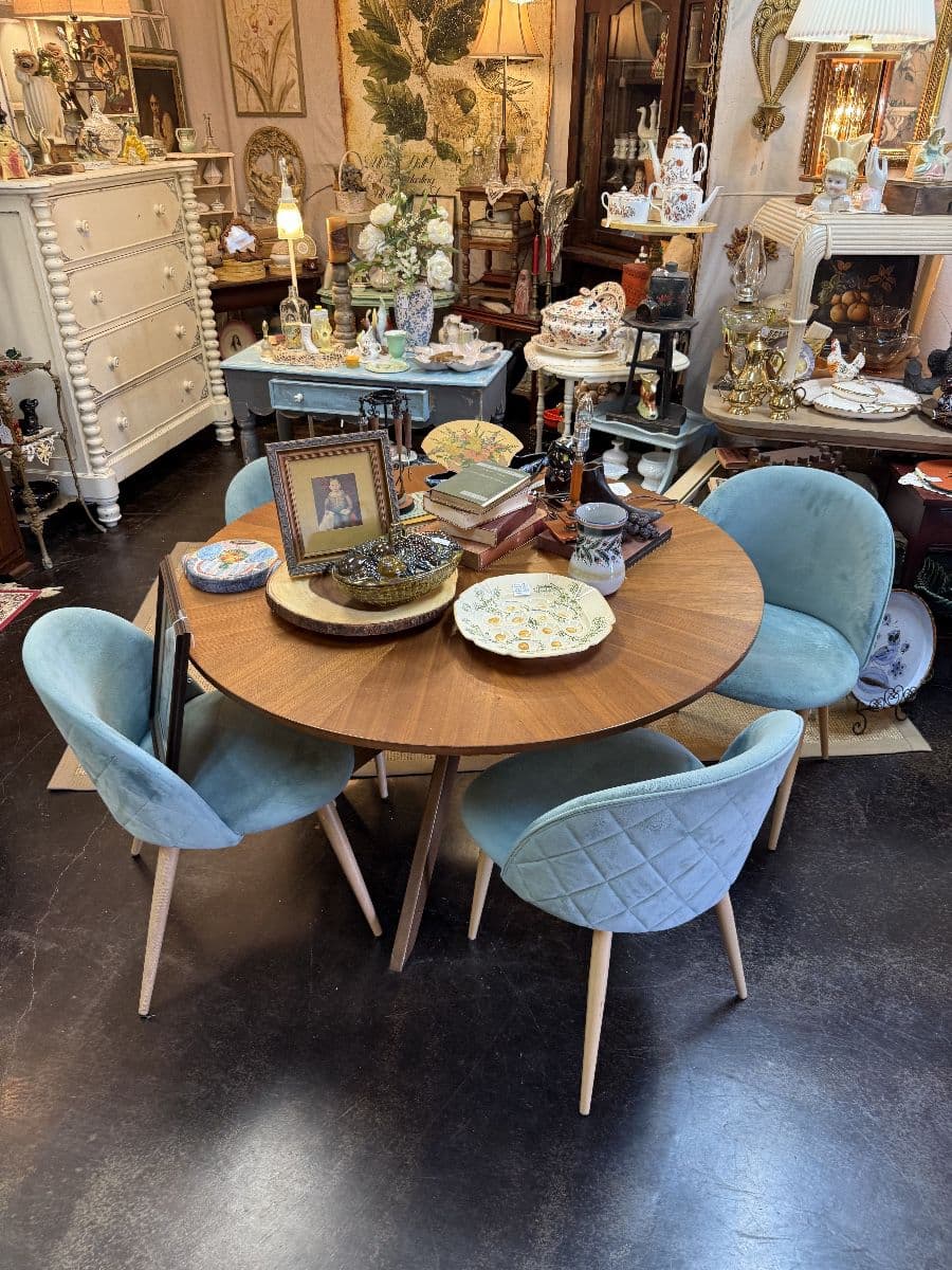 September Stunners Estate Sale photo 5