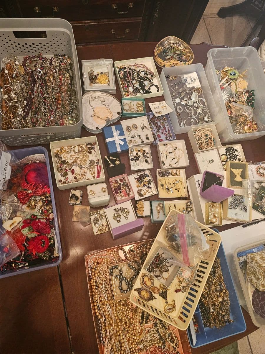 LAST MINUTE TREASURE HUNT ESTATE SALE photo 9