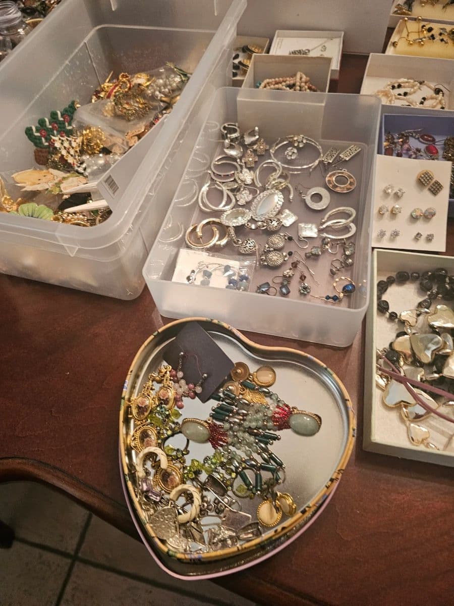 LAST MINUTE TREASURE HUNT ESTATE SALE photo 8