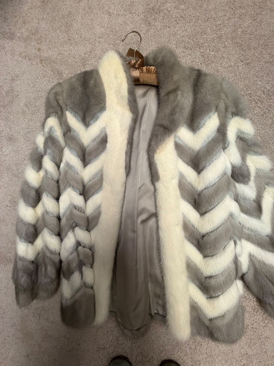 Hicksville Online Auction photo 4