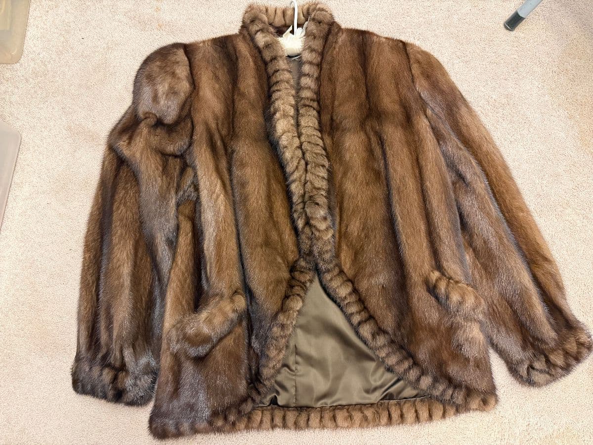 Hicksville Online Auction photo 3