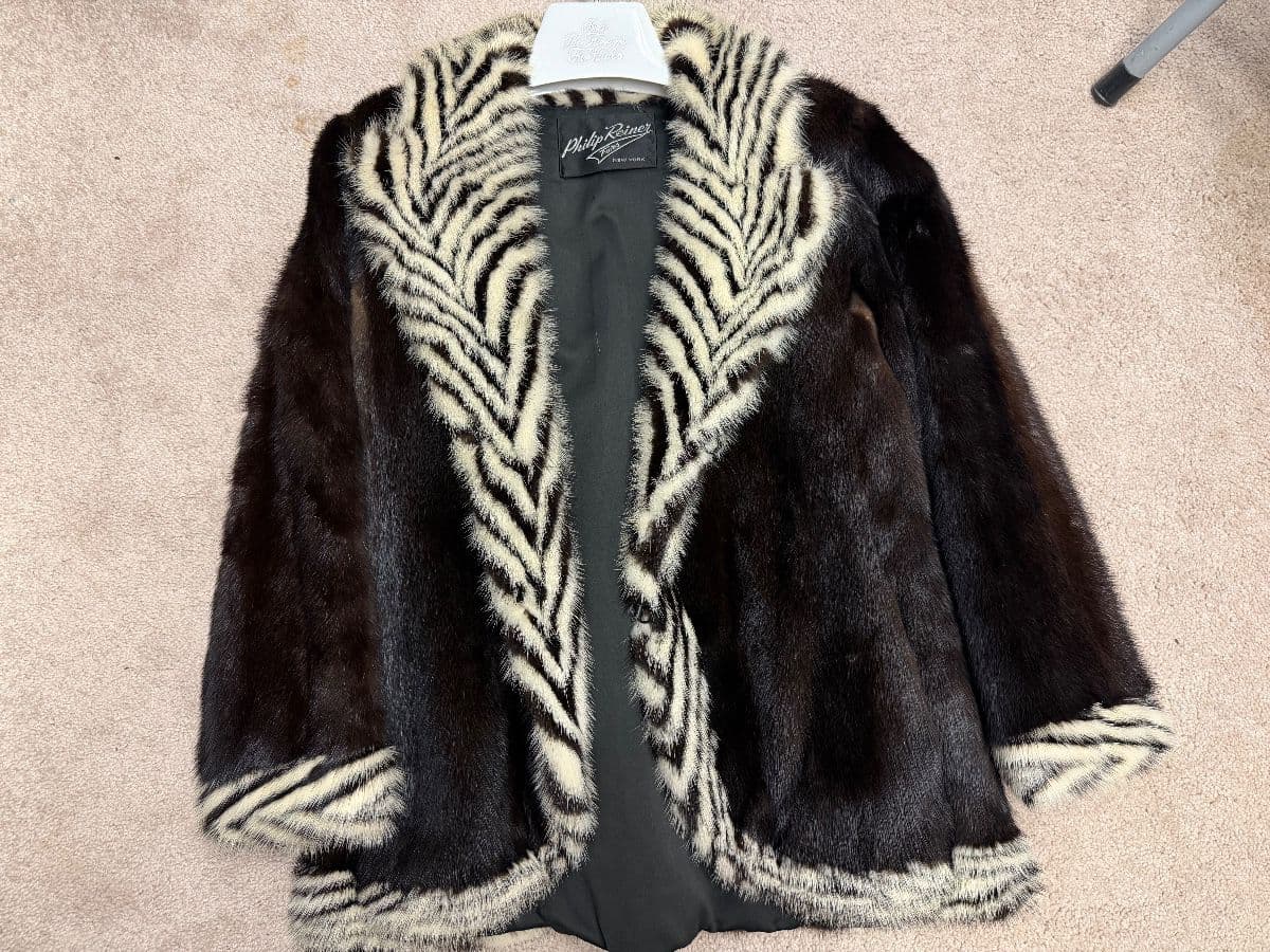 Hicksville Online Auction photo 2