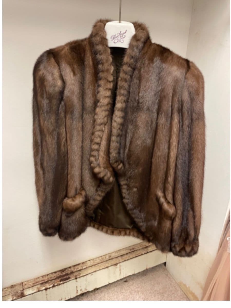 Hicksville Online Auction photo 11