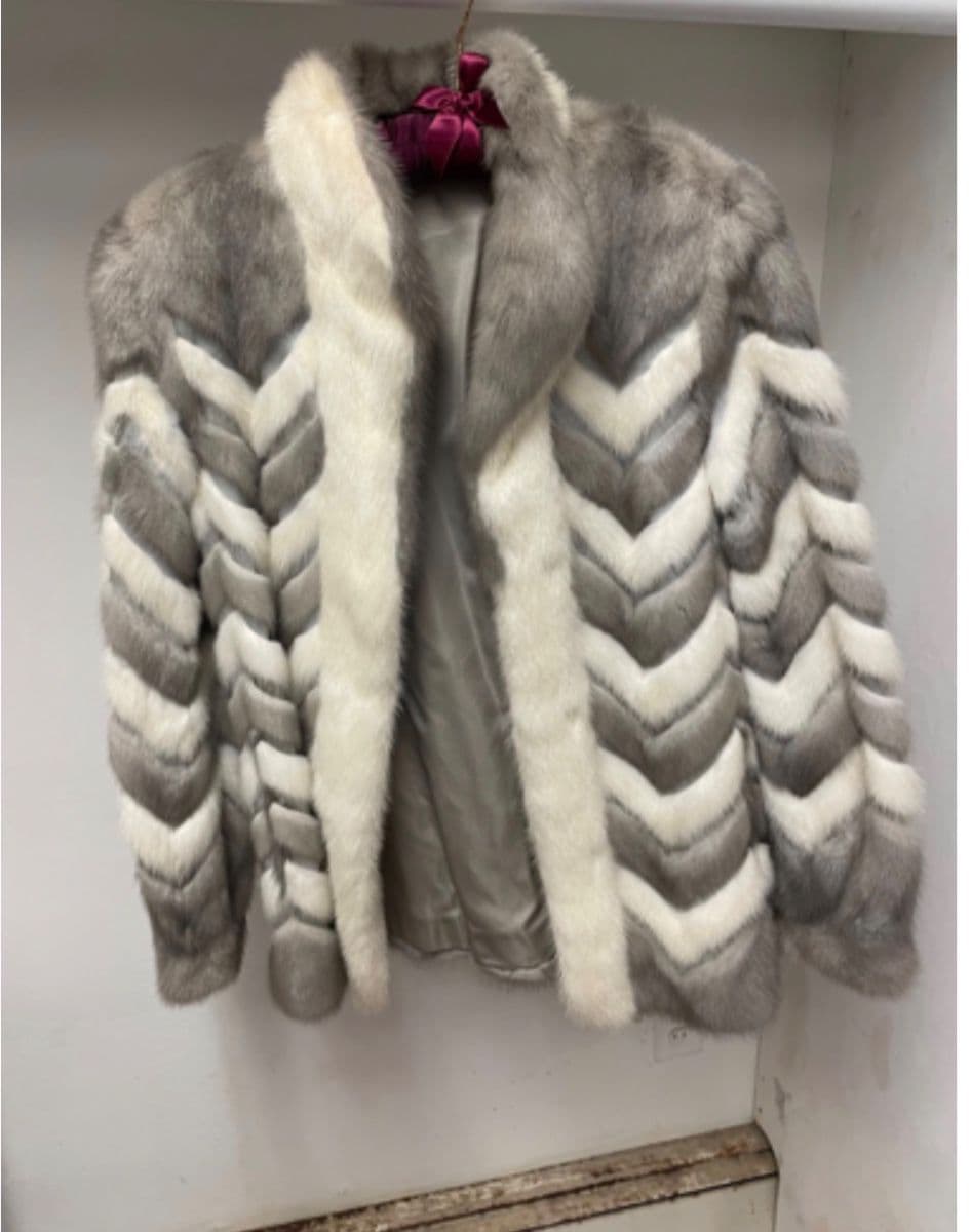 Hicksville Online Auction photo 10