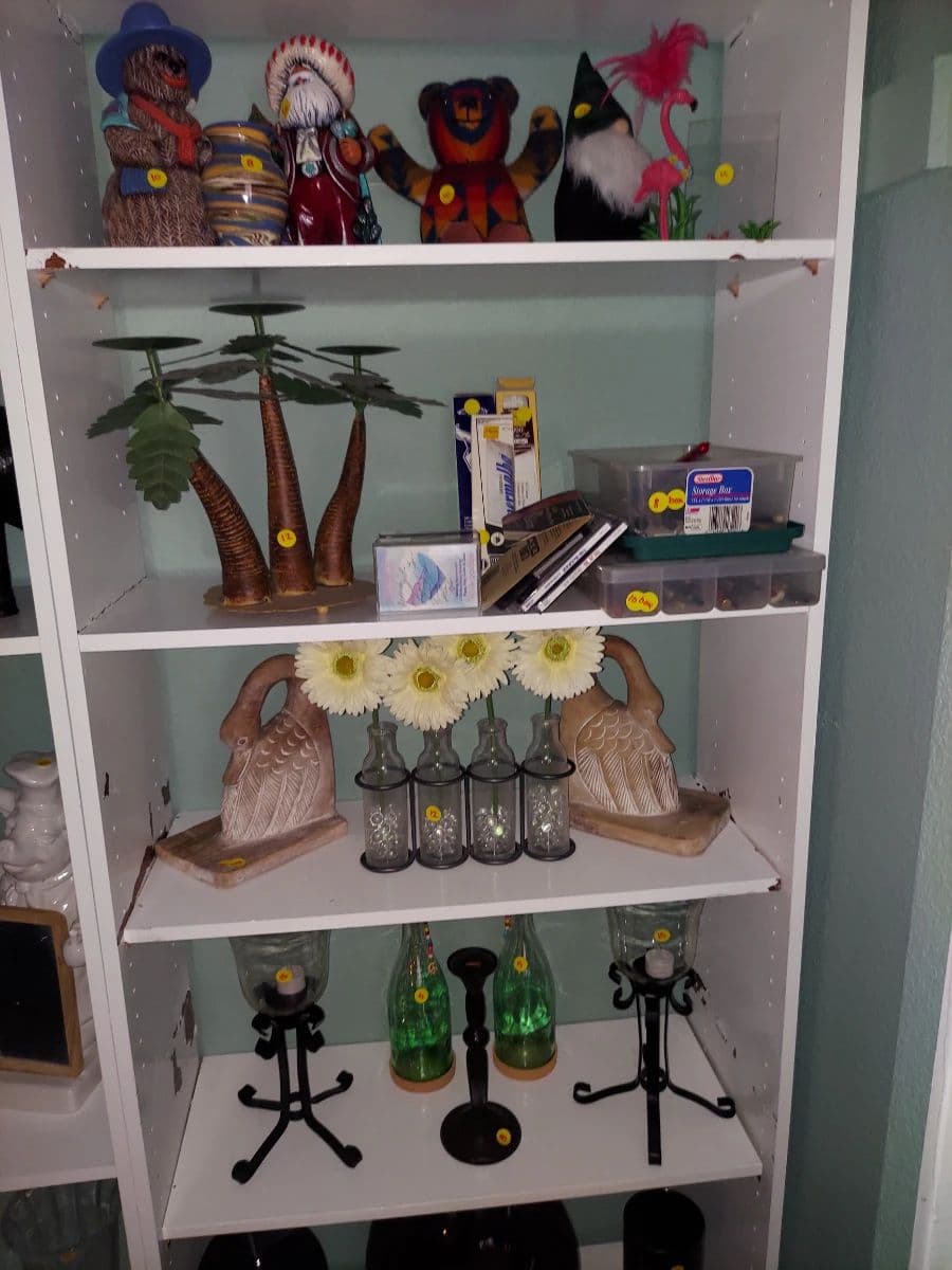 FANTASTICAL HOME FULL OF COLLECTABLES, TRINKETS AND VINTAGE CLOTHING IN GILBERT THIS WEEKEND! photo 9