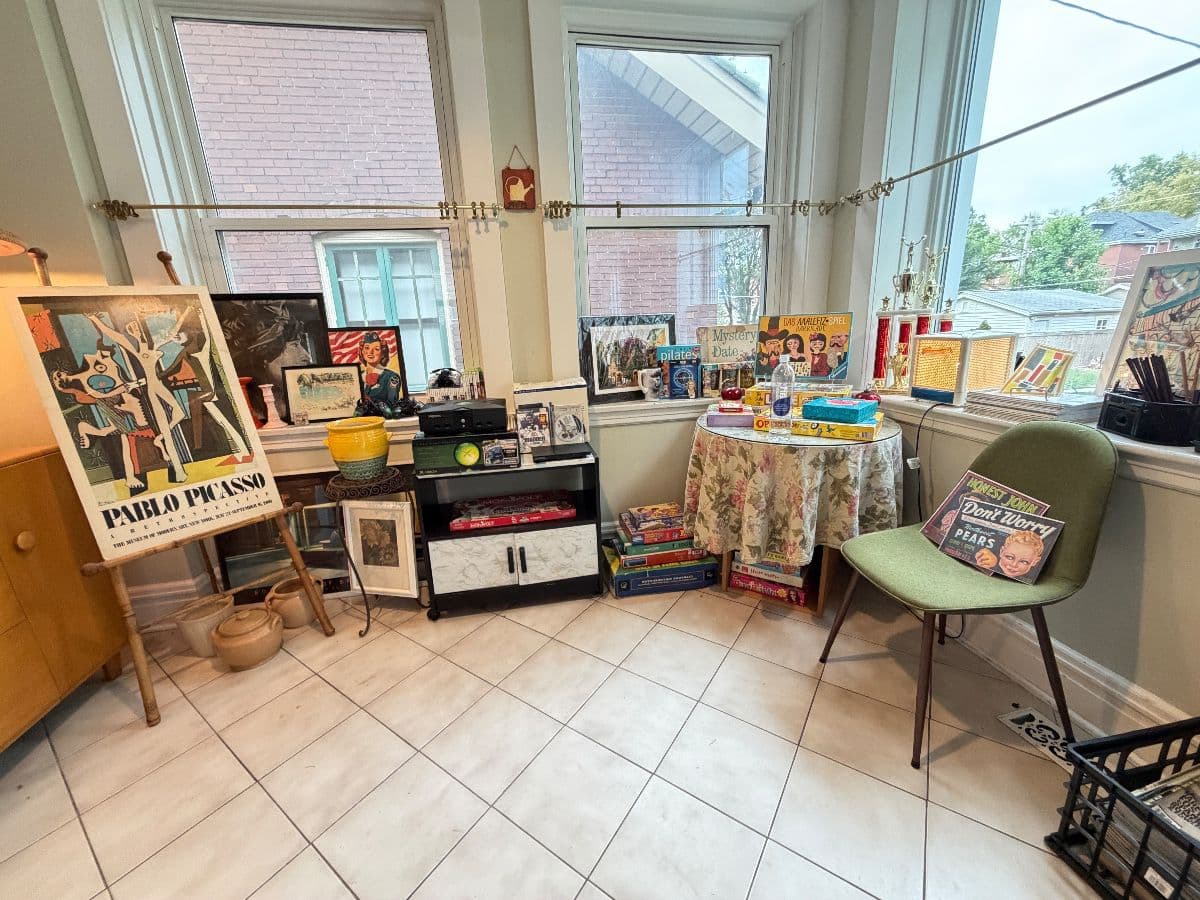 Luby’s Great Estate is in Bellerive w/ Mission Oak, Vintage Clothe & Nice Art! photo 3