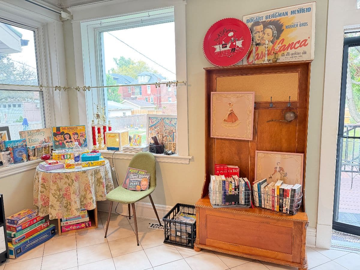 Luby’s Great Estate is in Bellerive w/ Mission Oak, Vintage Clothe & Nice Art! photo 10