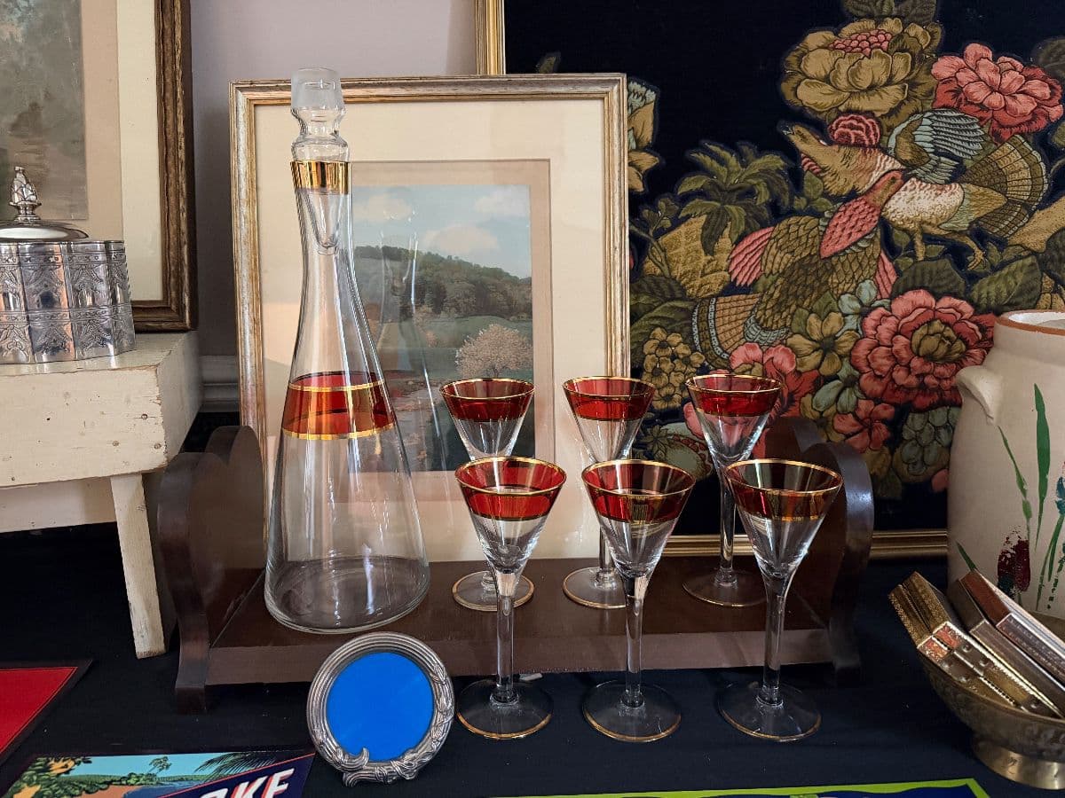 Luby’s Great Estate is in Bellerive w/ Mission Oak, Vintage Clothe & Nice Art! photo 5