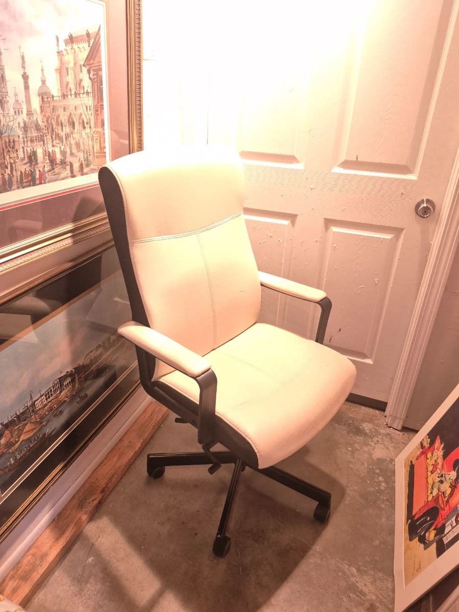 Final inventory plus Staging furniture photo 2