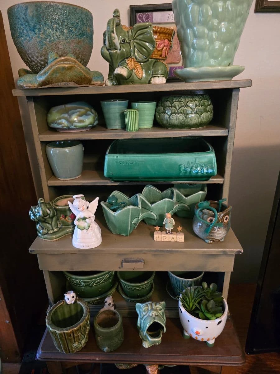 Queen Of Clutter- HUGE ESTATE SALE — VINTAGE • ANTIQUES • PRIMITIVES • GARDEN TREASURE HUNTERS ! photo 3