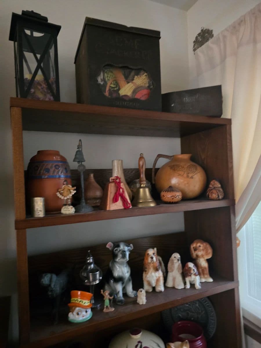 Queen Of Clutter- HUGE ESTATE SALE — VINTAGE • ANTIQUES • PRIMITIVES • GARDEN TREASURE HUNTERS ! photo 7