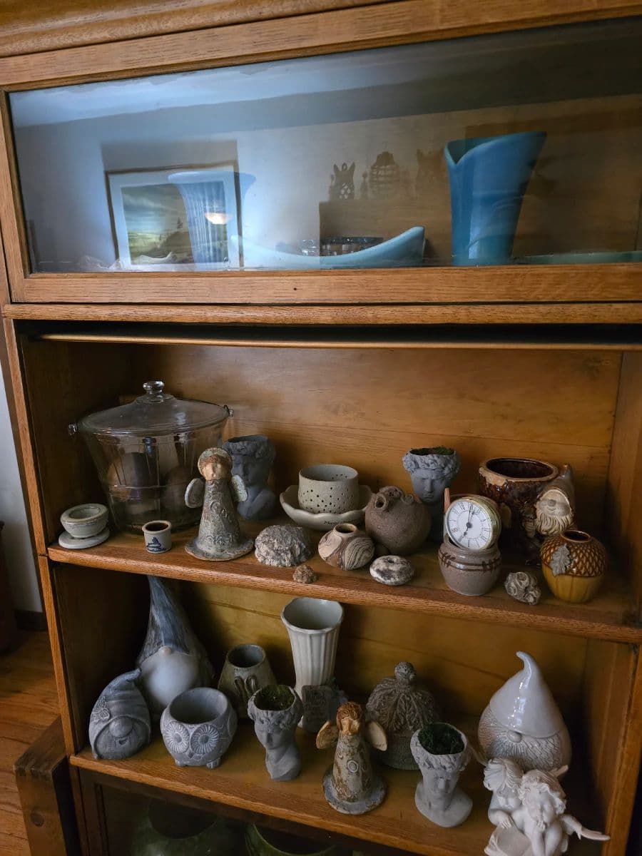 Queen Of Clutter- HUGE ESTATE SALE — VINTAGE • ANTIQUES • PRIMITIVES • GARDEN TREASURE HUNTERS ! photo 8