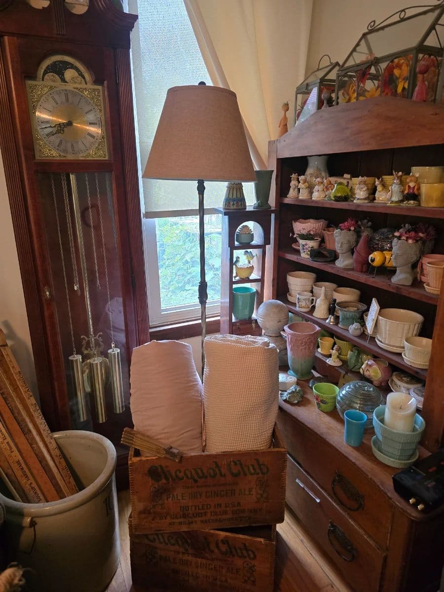 Queen Of Clutter- HUGE ESTATE SALE — VINTAGE • ANTIQUES • PRIMITIVES • GARDEN TREASURE HUNTERS ! photo 4