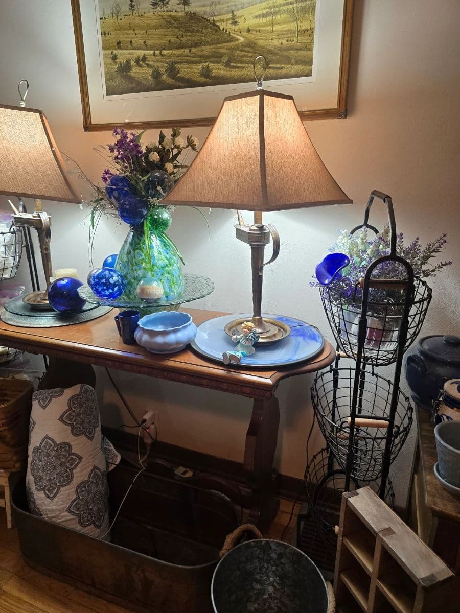 Queen Of Clutter- HUGE ESTATE SALE — VINTAGE • ANTIQUES • PRIMITIVES • GARDEN TREASURE HUNTERS ! photo 2
