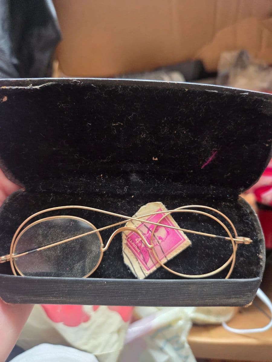 Sterling and Costume Jewelry, Posters, Electronics, Watches, Clothing, CDs, Cassettes, VHS, Smalls photo 7