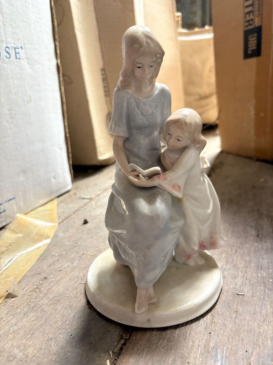 Country estate sale photo 4