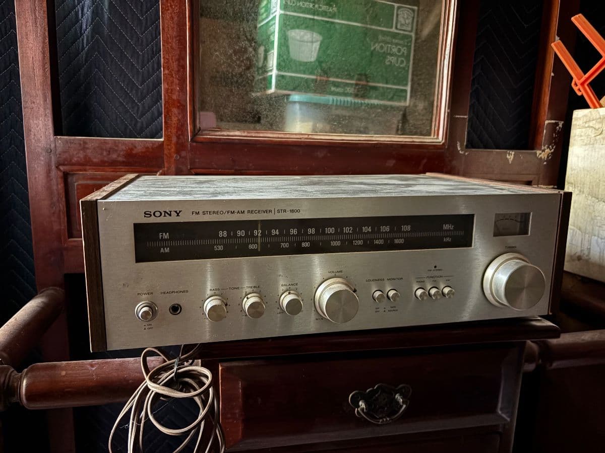 Country estate sale photo 7