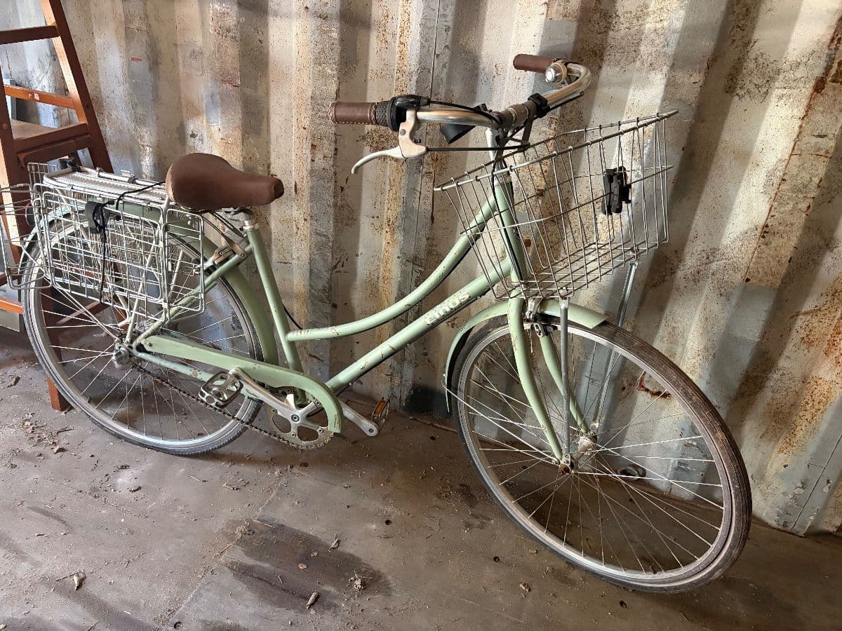 Country estate sale photo 6