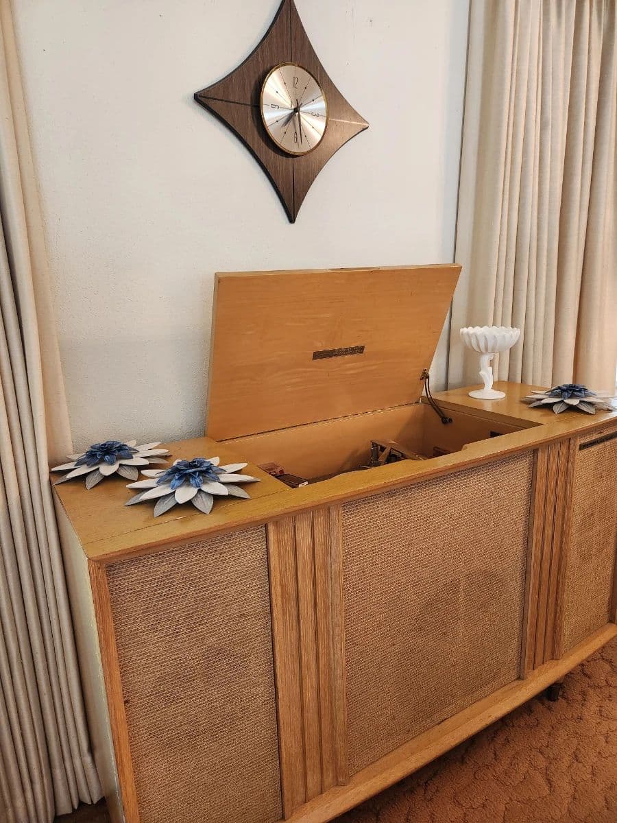 Aerl Estate Sale photo 6