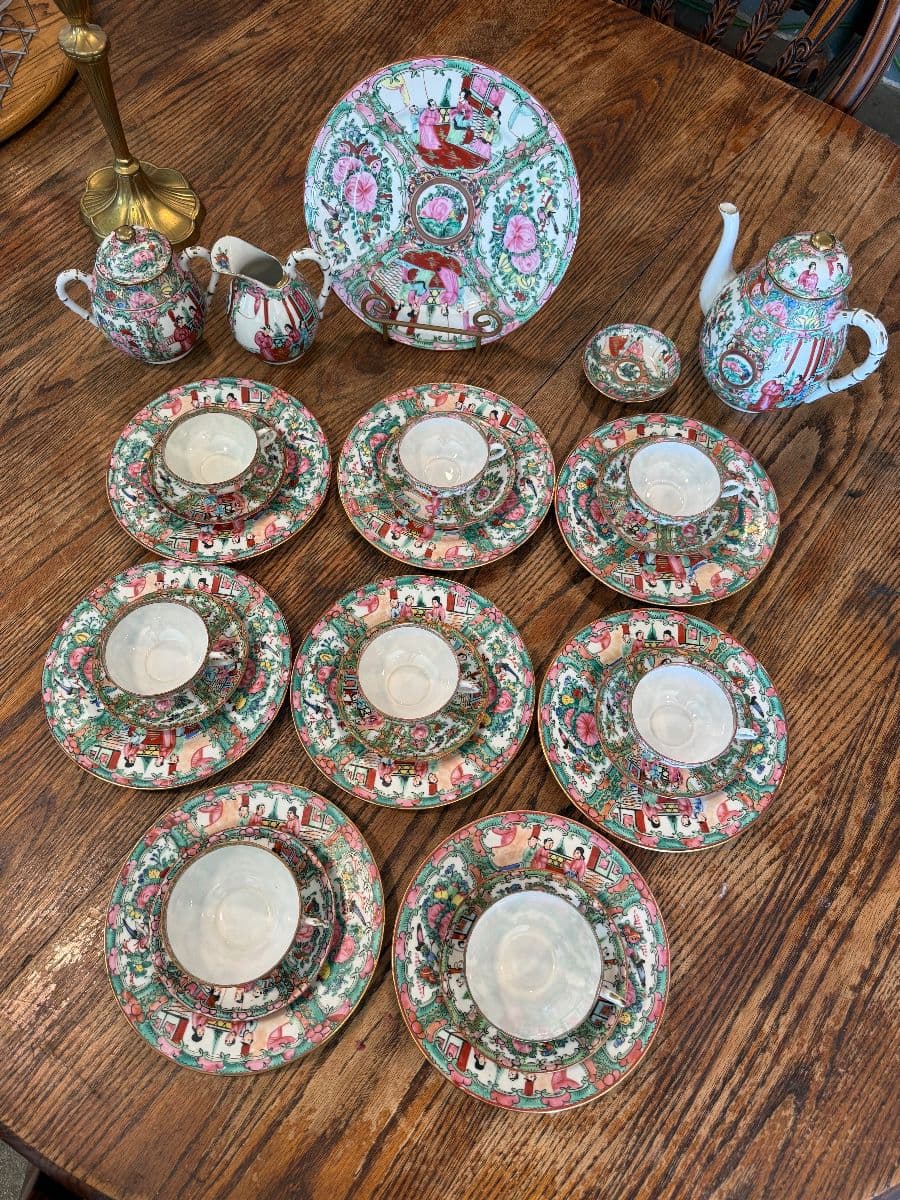 Amazing Vintage Antique & Collectibles Estate Sale Tons Of Jewelry photo 1