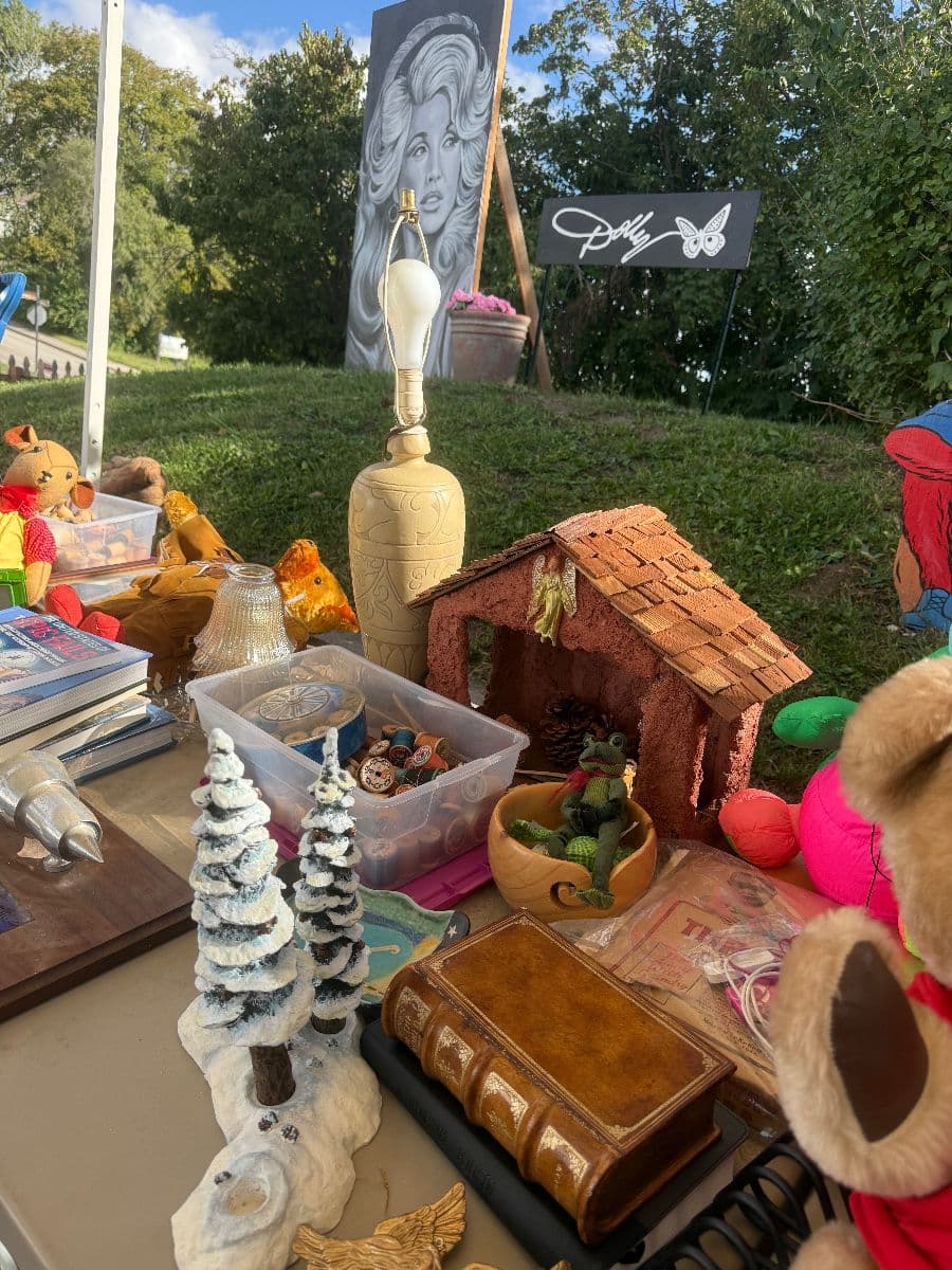Great Annual Riverside Garage Sale photo 10