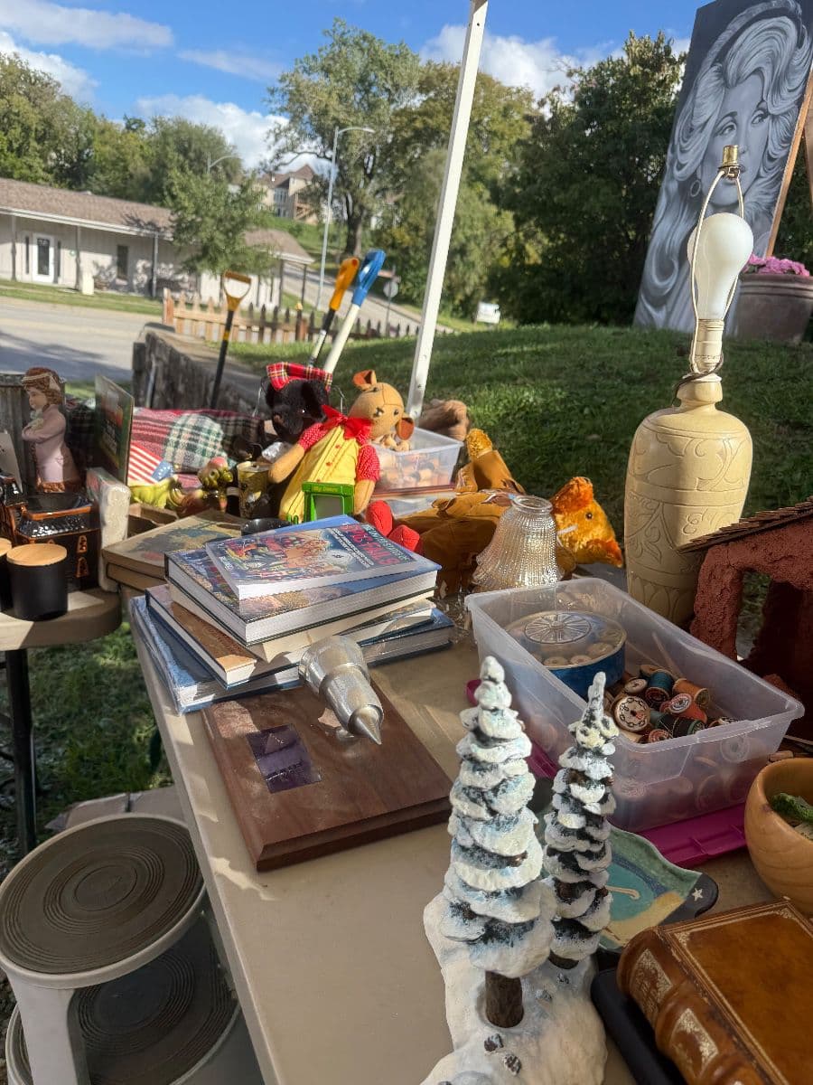 Great Annual Riverside Garage Sale photo 11