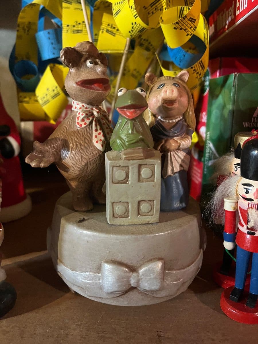 Estate Sale Fredonia, NY~Vintage Clothing, Garden, Holiday, Basement Contents! photo 12