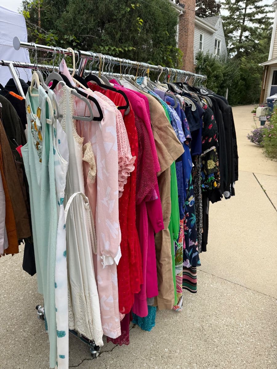 Vintage women’s clothing, fabrics, crafts photo 9