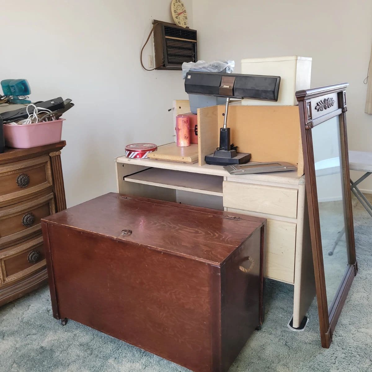A Vintage Walk-Time Capsule in Ontario photo 9
