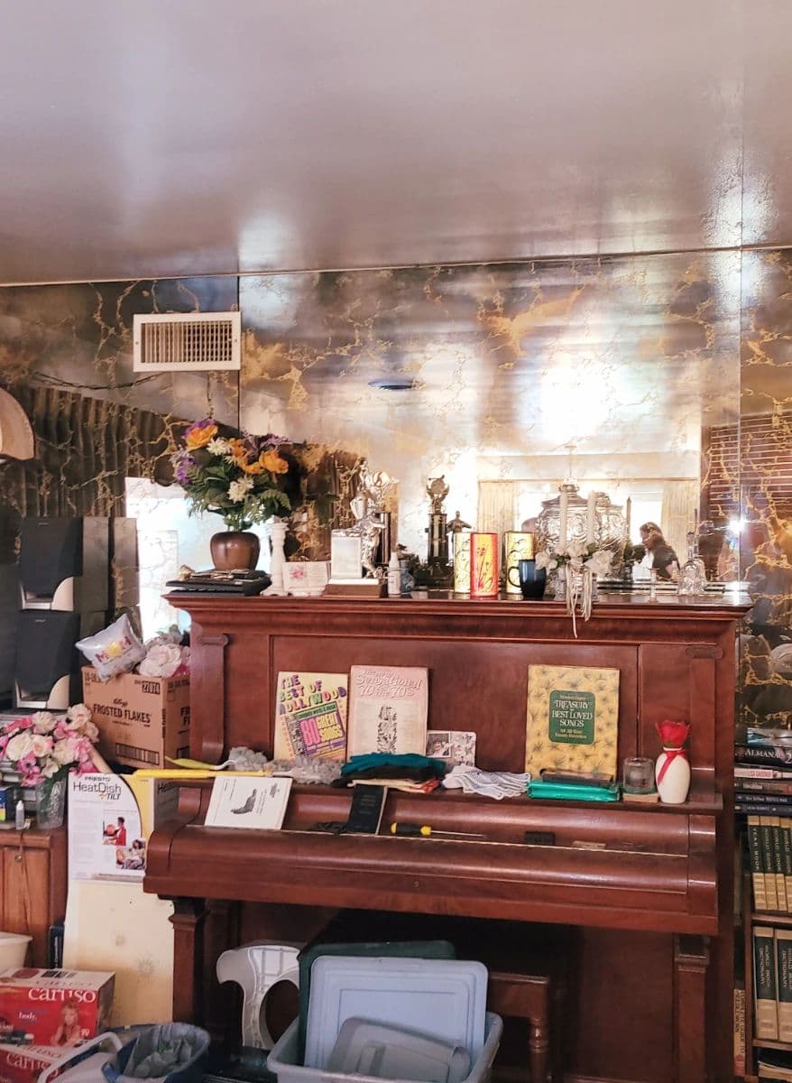 A Vintage Walk-Time Capsule in Ontario photo 1