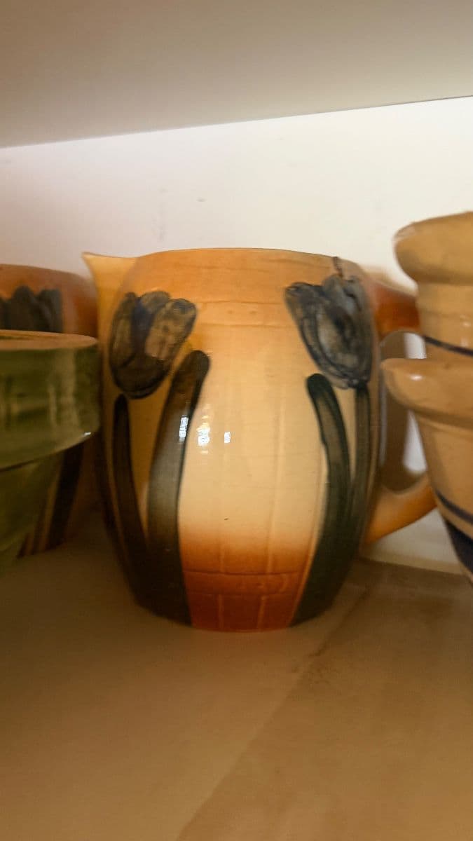 Tons of antiques/collectibls, kitch,rd wng pottery, jugs, bennington,antq blue gls water bottles photo 1