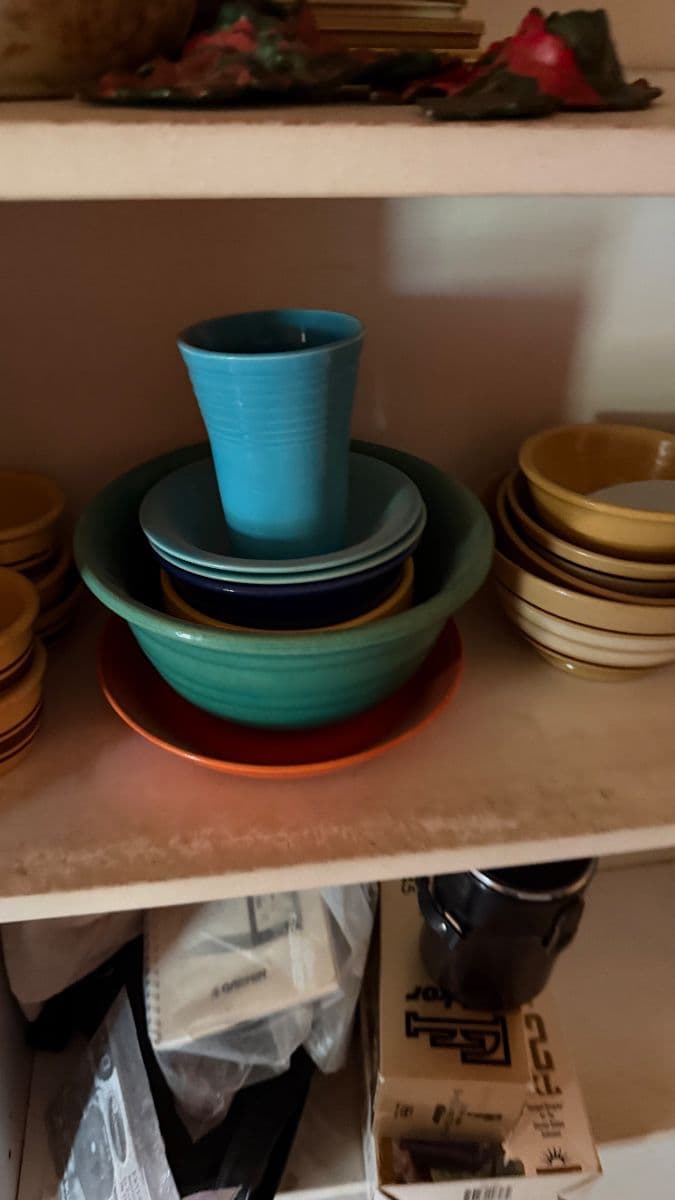 Tons of antiques/collectibls, kitch,rd wng pottery, jugs, bennington,antq blue gls water bottles photo 8