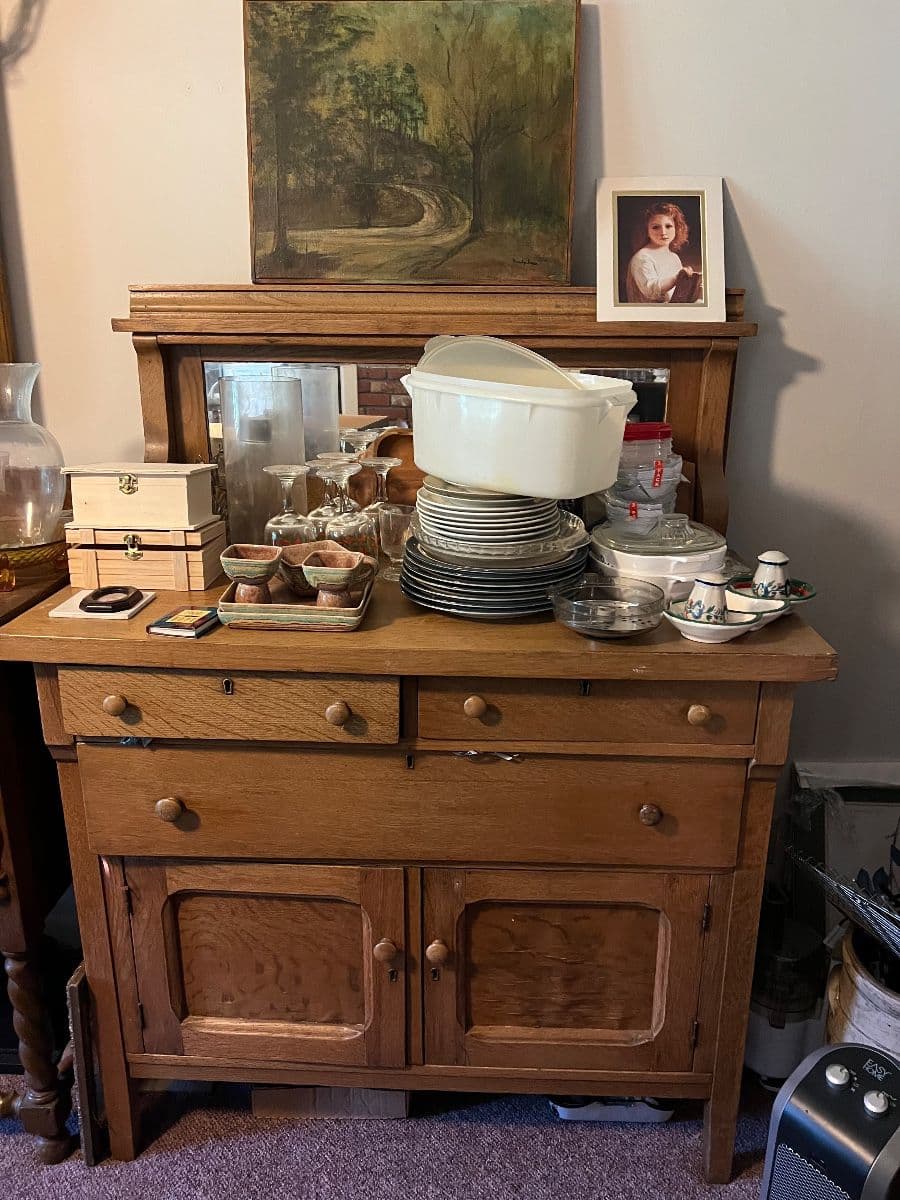Hite Estate Sale by QueenBees Estate Sales photo 1