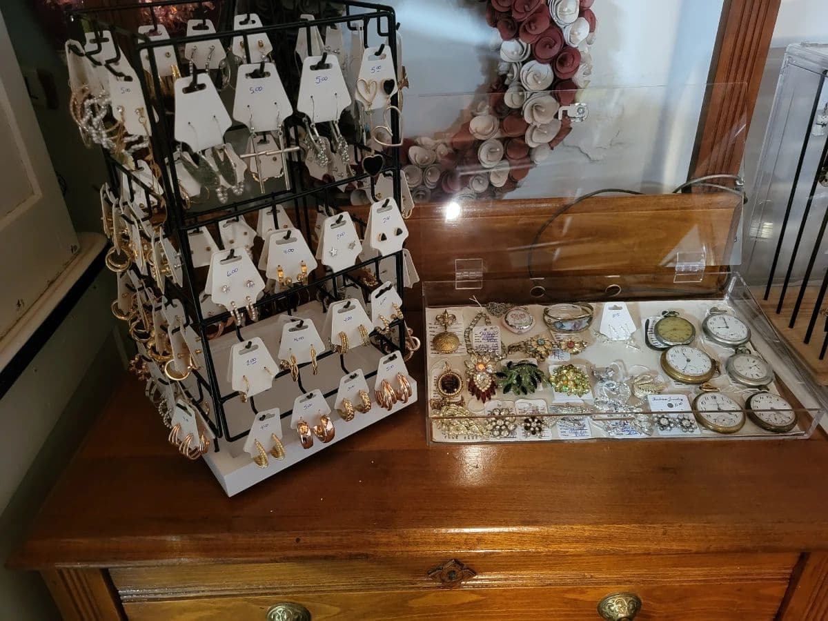 Griffiths estate sale photo 4