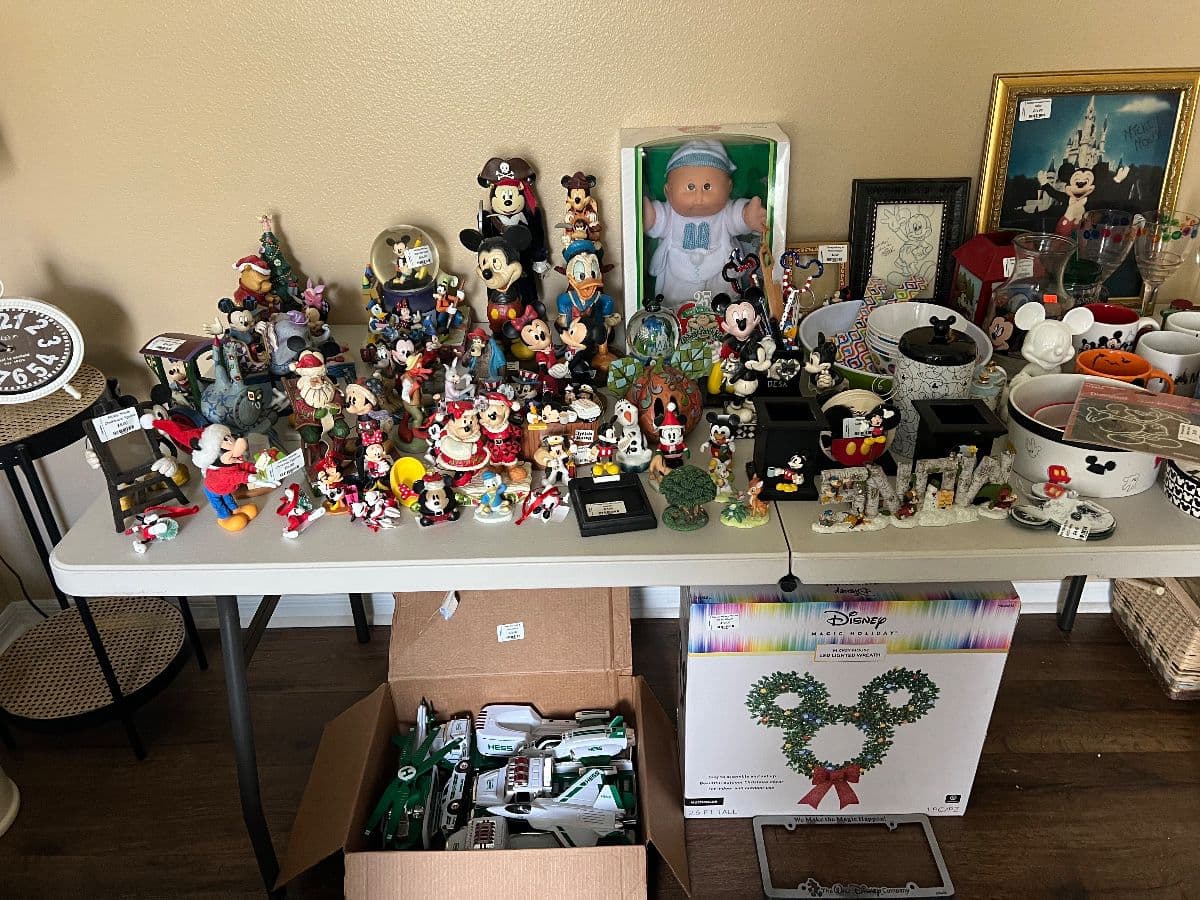 Disney • Coach • Michael Kors • Dooney & Bourke • Tommy Bahama • Norman Rockwell • Holiday Décor! photo 6