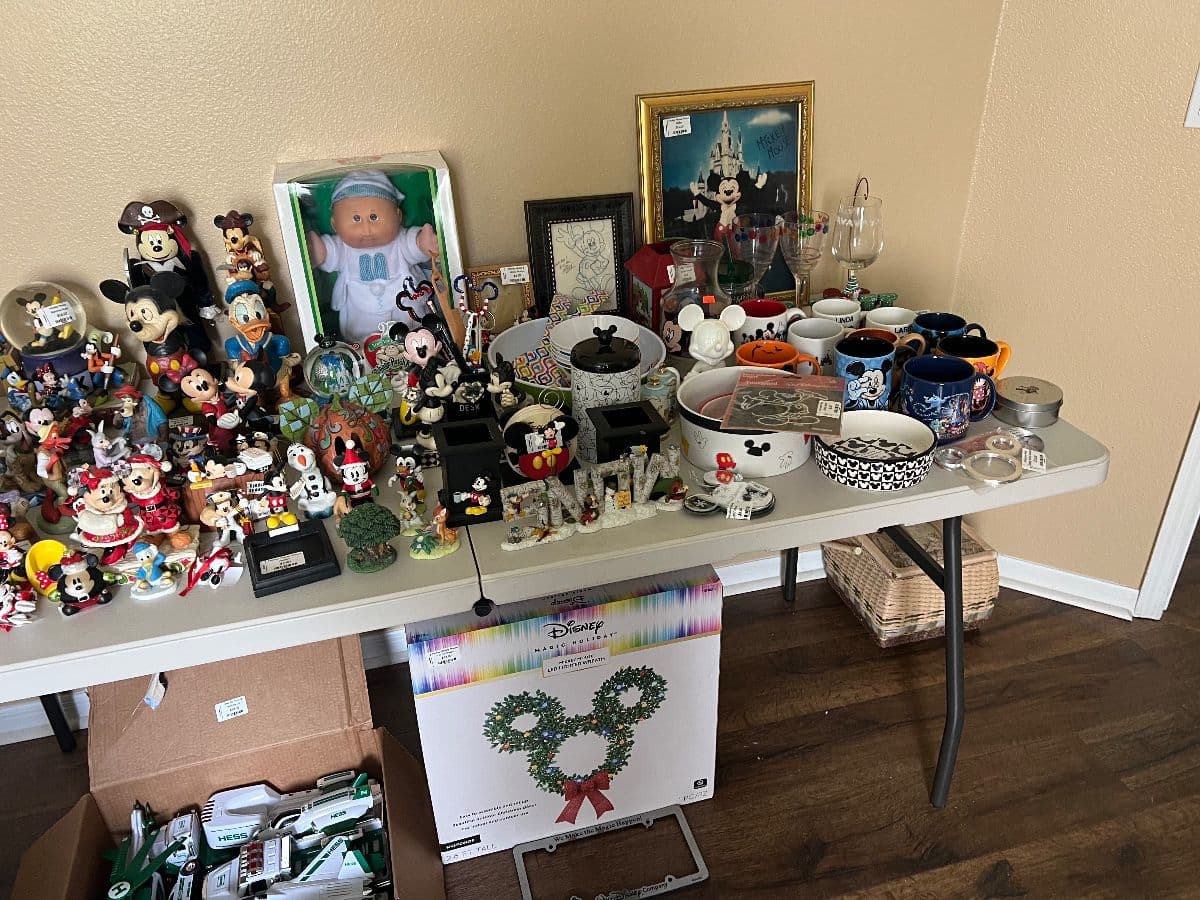 Disney • Coach • Michael Kors • Dooney & Bourke • Tommy Bahama • Norman Rockwell • Holiday Décor! photo 7