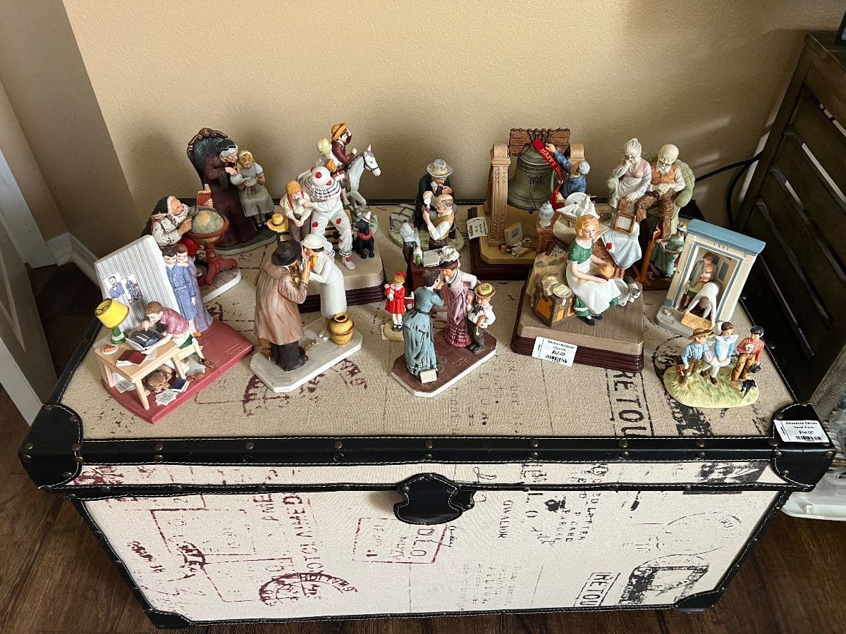 Disney • Coach • Michael Kors • Dooney & Bourke • Tommy Bahama • Norman Rockwell • Holiday Décor! photo 5