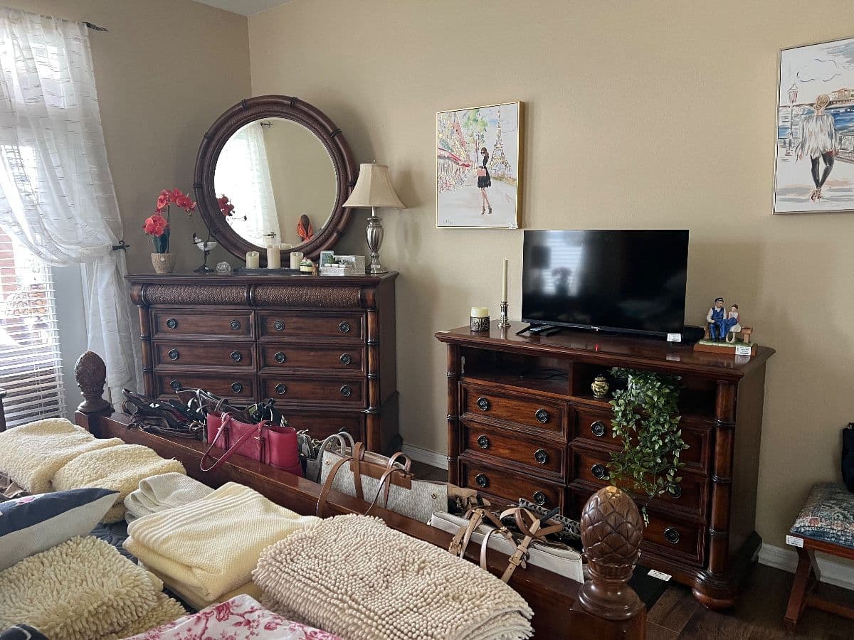 Disney • Coach • Michael Kors • Dooney & Bourke • Tommy Bahama • Norman Rockwell • Holiday Décor! photo 4