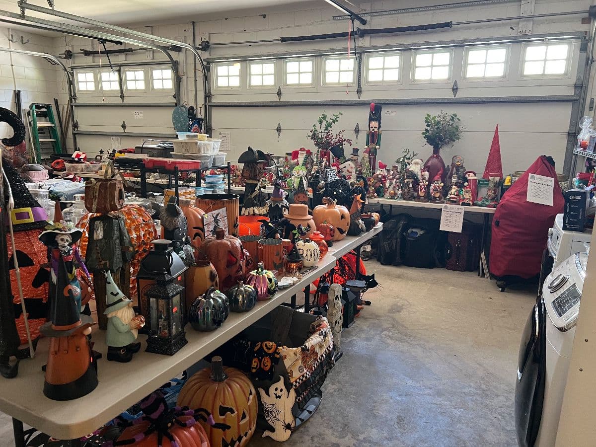 Disney • Coach • Michael Kors • Dooney & Bourke • Tommy Bahama • Norman Rockwell • Holiday Décor! photo 8