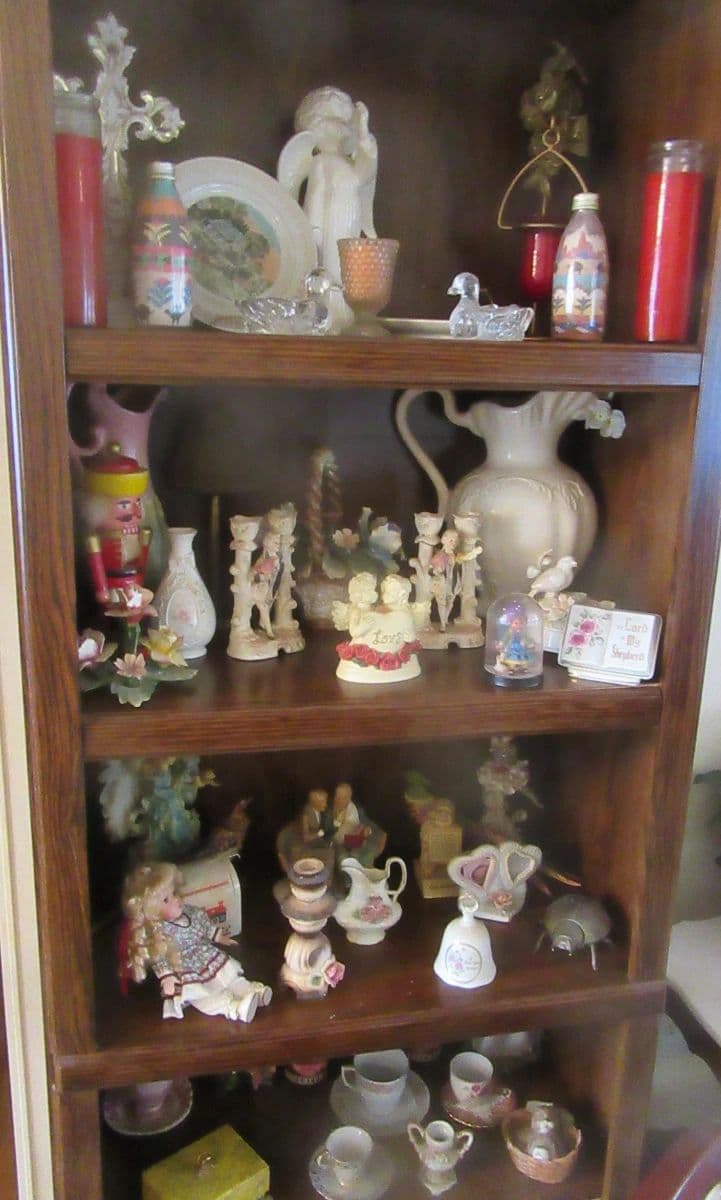 Small estate loaded with all types of goodies photo 8