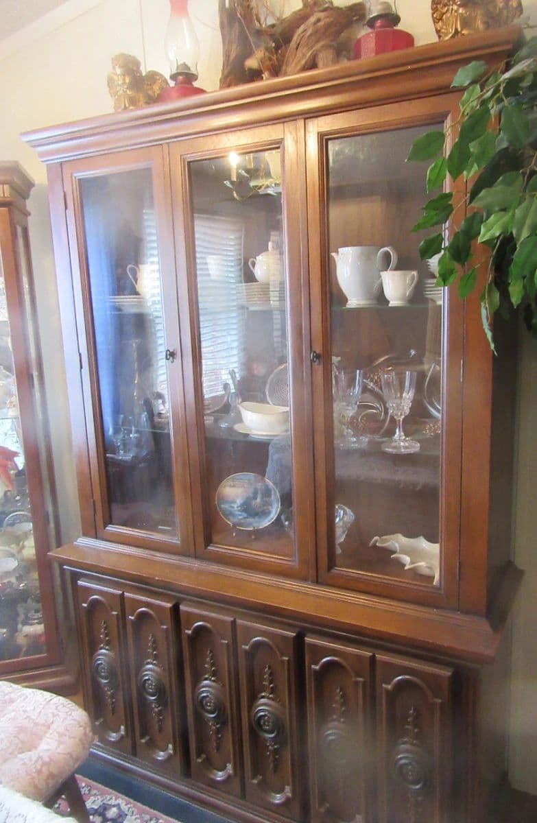 Small estate loaded with all types of goodies photo 9