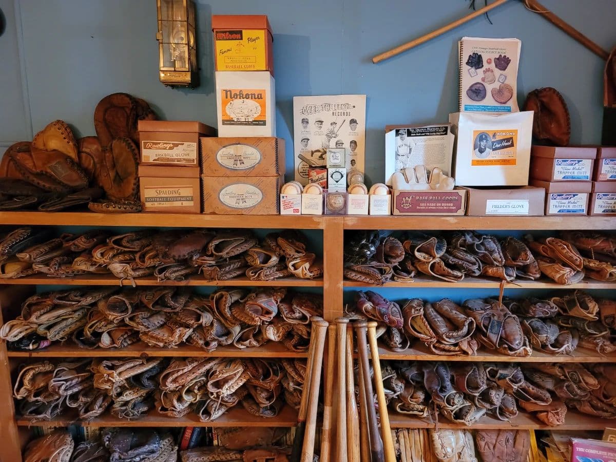LEGENDARY HALL OF FAME ALLSTON ESTATE SALE OCT 30TH 31ST SPORTS MEMORABILIA RECORDS CLOTHING TRAINS! photo 1