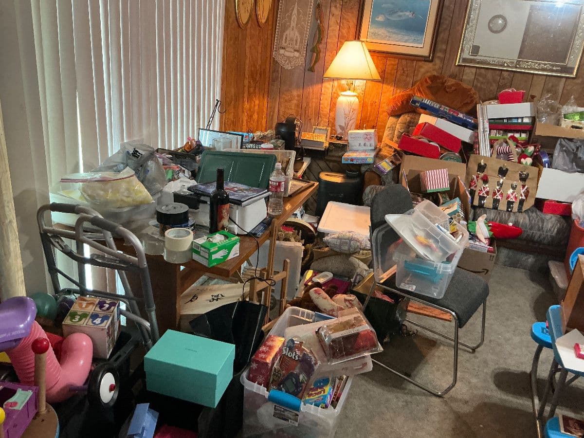 Mike’s Horder Sale Place Is Packed! photo 2