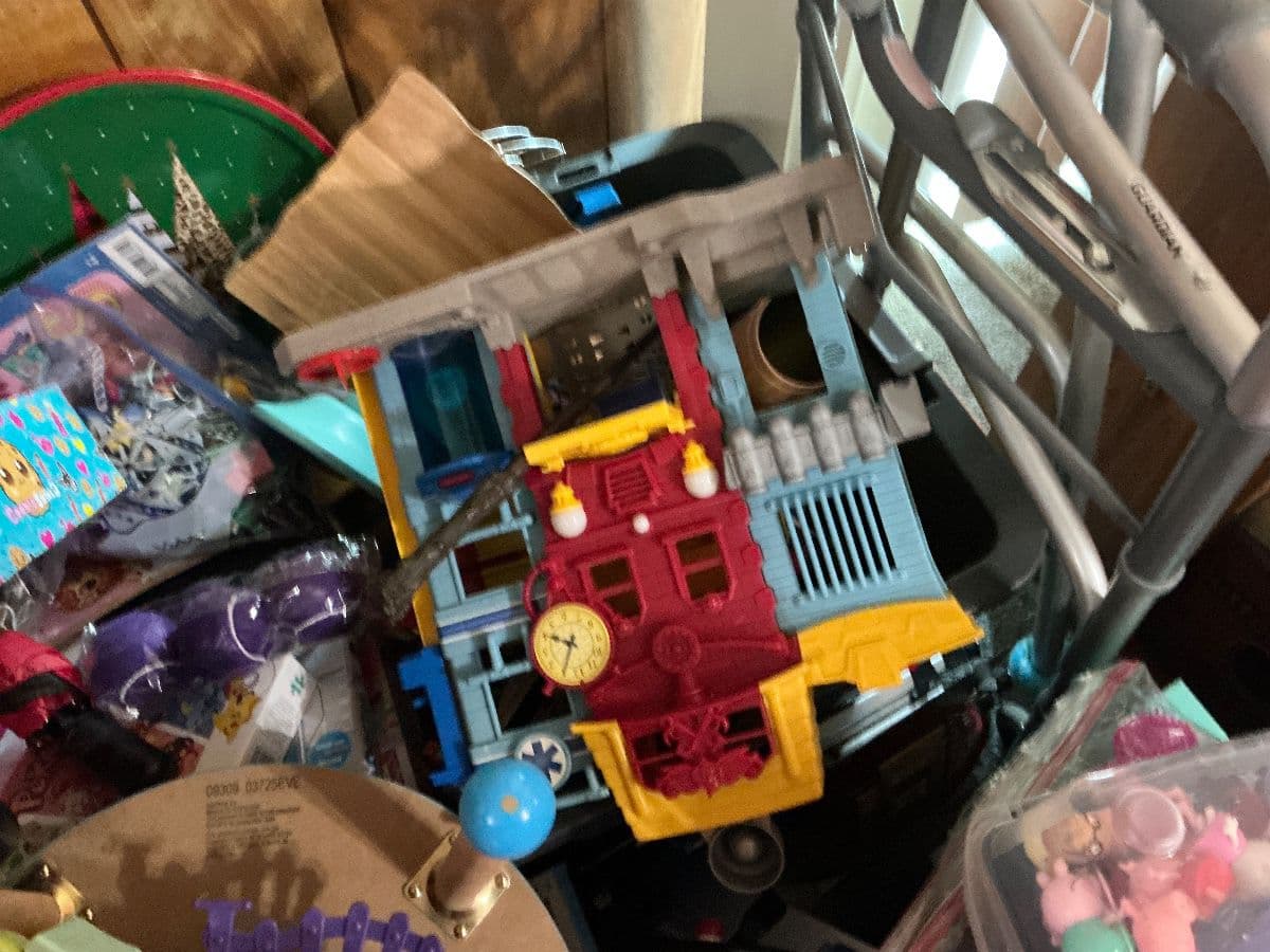 Mike’s Horder Sale Place Is Packed! photo 10