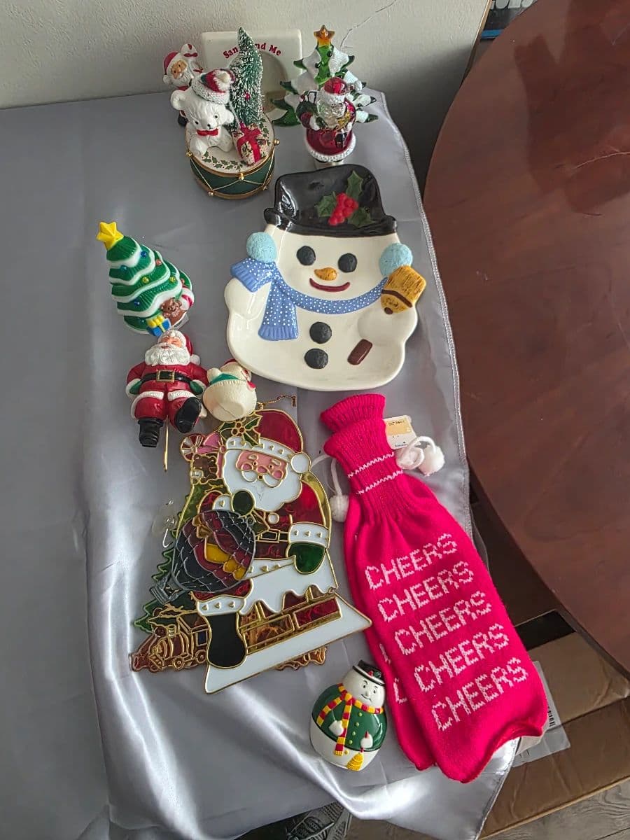 WEEKEND SALE: $6 each - 100s of Rings / Earrings Jewelry | Vintage Womens Clothing | Christmas Decor photo 4